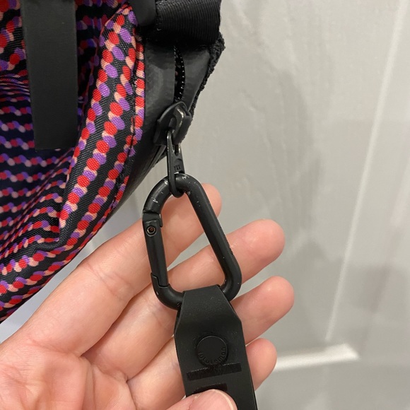 Lululemon All Hours Belt Bag *SeaWheeze
Race Pace Flare Multi / Black - Picture 2 of 8